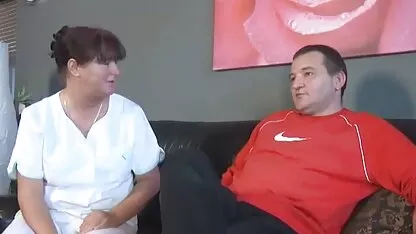 زنان برهنه در فیلم سکس زوری با مادر آشپزخانه