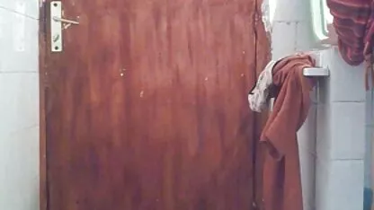 او با یک دوست دختر رابطه جنسی در خانه گرفت عکس سکس با مادر زن