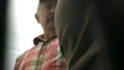 پورنو گروهی با اسلحه: زنان الاغ مرد را لیس می زنند فیلم سکس خارجی مادر